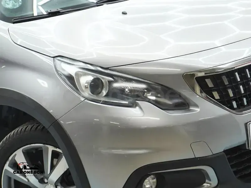 Usado Peugeot 2008 Allure 110 CV (80 kW) 2016 Gris / plata SUV