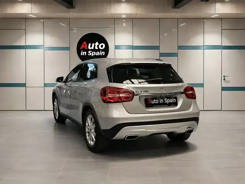 Usado Mercedes GLA180 Style 122 CV (89 kW) 2016 Gris SUV