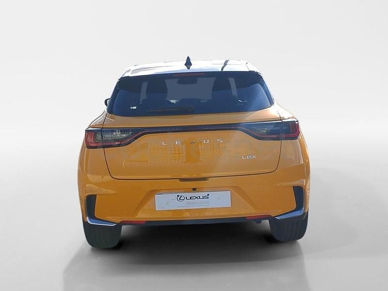 Usado Lexus LBX 136 CV (100 kW) 2024 Amarillo SUV