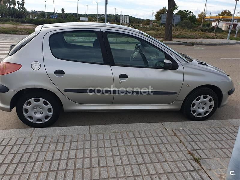 Usado Peugeot 206 75 CV (55 kW) 2005 Gris / plata Berlina