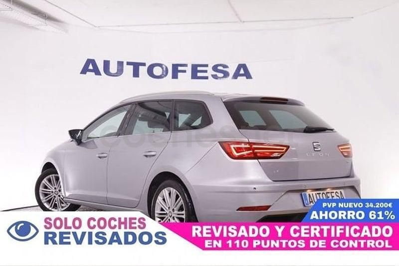 Usado Seat Leon XCELLENCE 130 CV (95 kW) 2020 Gris / plata Familiar