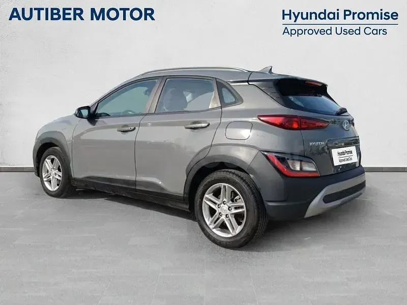Usado Hyundai Kona 120 CV (88 kW) 2021 Gris / plata SUV