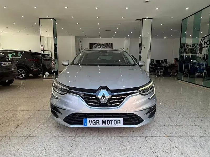 Usado Renault Mégane GrandTour Techno 140 CV (102 kW) 2023 Gris / plata Familiar