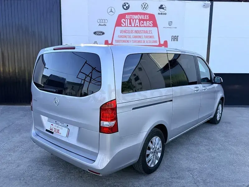 Usado Mercedes V220 Avantgarde 163 CV (119 kW) 2018 Gris / plata Monovolumen