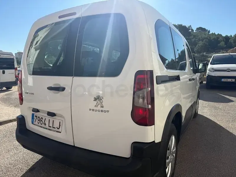 Usado Peugeot Rifter Active 100 CV (73 kW) 2021 Blanco Monovolumen