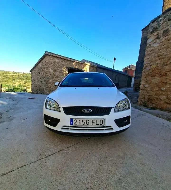 Usado Ford Focus Sport 116 CV (85 kW) 2007 Blanco Utilitario
