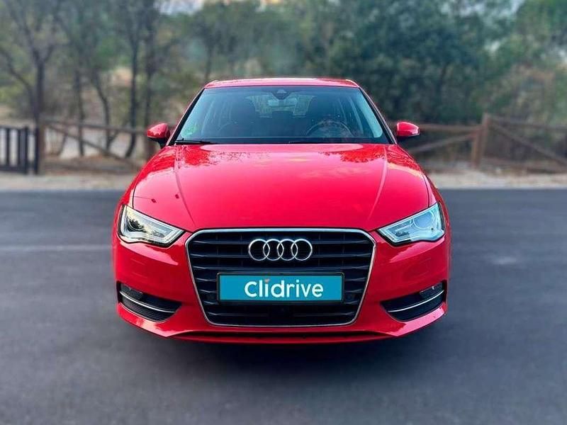 Usado Audi A3 Sportback Attraction 150 CV (110 kW) 2015 Rojo Utilitario
