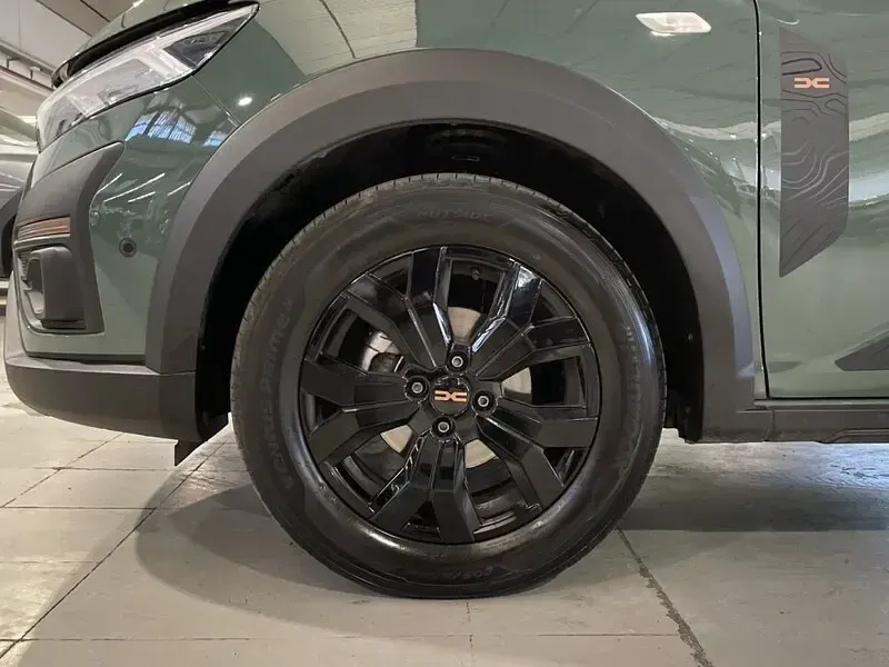 Usado Dacia Sandero Extreme 100 CV (73 kW) 2024 Verde Berlina
