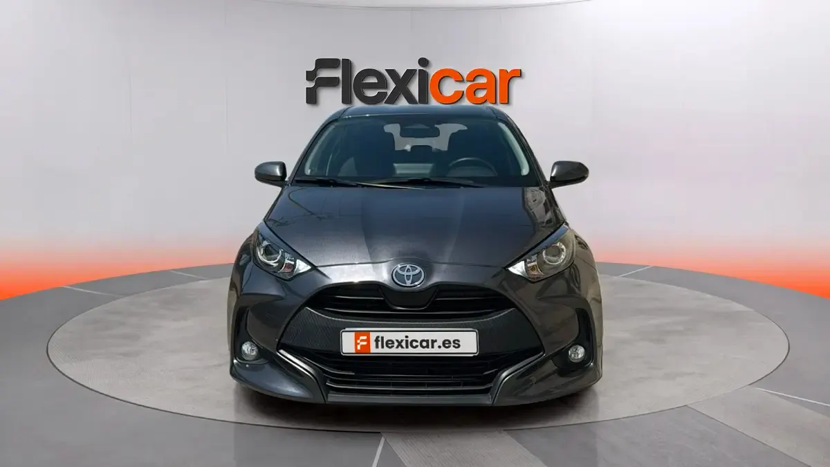 Usado Toyota Yaris Hybrid Business Edition 116 CV (85 kW) 2025 Gris Berlina