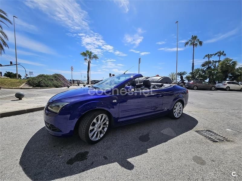 Usado Ford Focus Cabriolet Titanium 145 CV (106 kW) 2007 Azul Descapotable