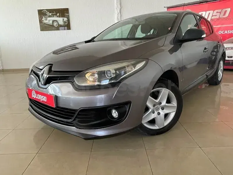 Usado Renault Mégane Life 95 CV (69 kW) 2014 Gris / plata Berlina