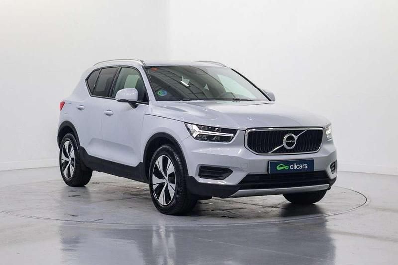 Usado Volvo XC40 Momentum 197 CV (144 kW) 2021 Plateado SUV