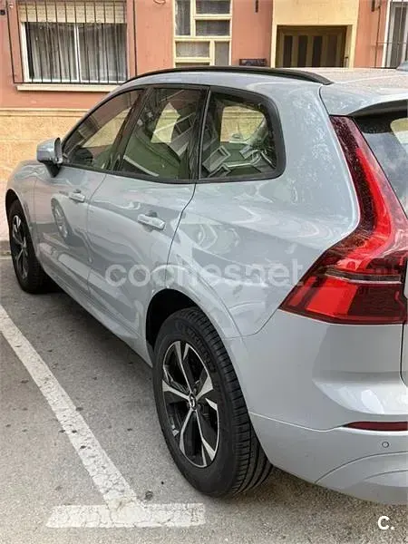 Usado Volvo XC60 Core 250 CV (183 kW) 2025 Gris / plata SUV