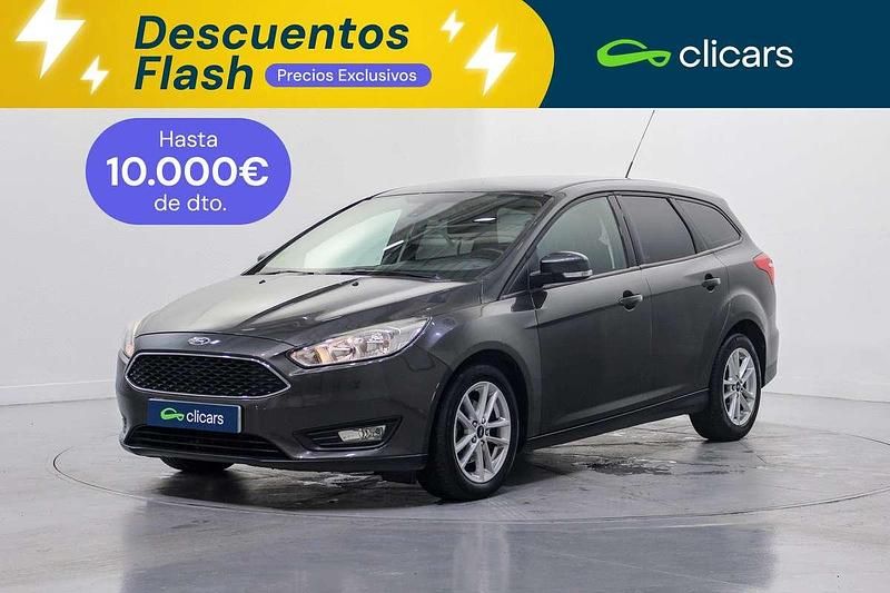Usado Ford Focus Trend+ 120 CV (88 kW) 2017 Gris Familiar