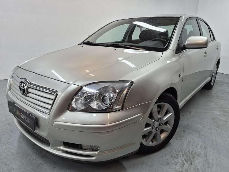 Usado Toyota Avensis Sol 116 CV (85 kW) 2003 Beige Berlina