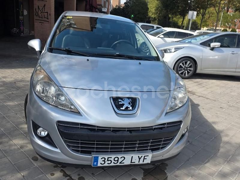 Gris / plata Usado 2011 Peugeot 207 Active Berlina | 4998 € (Un poco caro) - Imagen 1/4