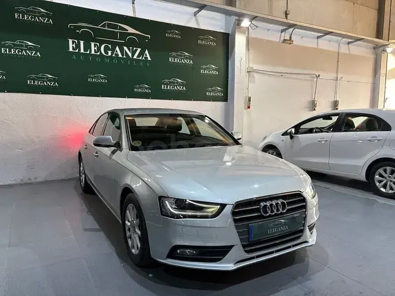 Usado Audi A4 143 CV (105 kW) 2012 Gris / plata Berlina