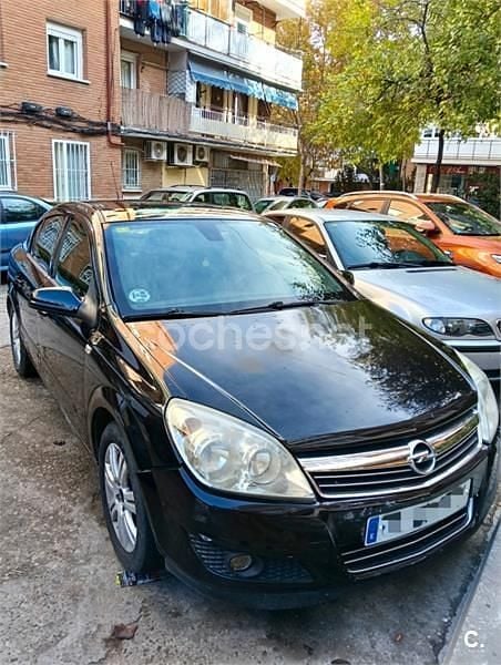 Usado Opel Astra Edition 110 CV (80 kW) 2009 Negro Berlina