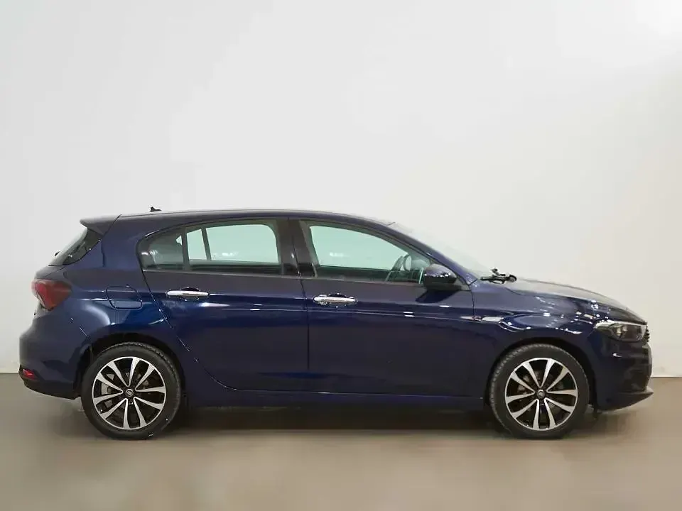 Usado Fiat Tipo Lounge 95 CV (69 kW) 2019 Azul Berlina