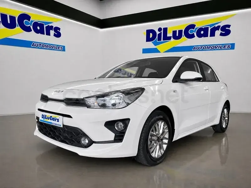 Usado Kia Rio 84 CV (61 kW) 2023 Blanco Berlina