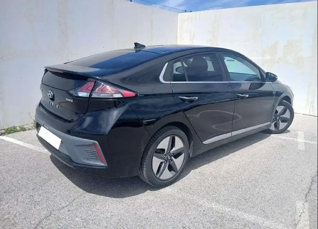 Usado Hyundai Ioniq 141 CV (103 kW) 2023 Negro Utilitario