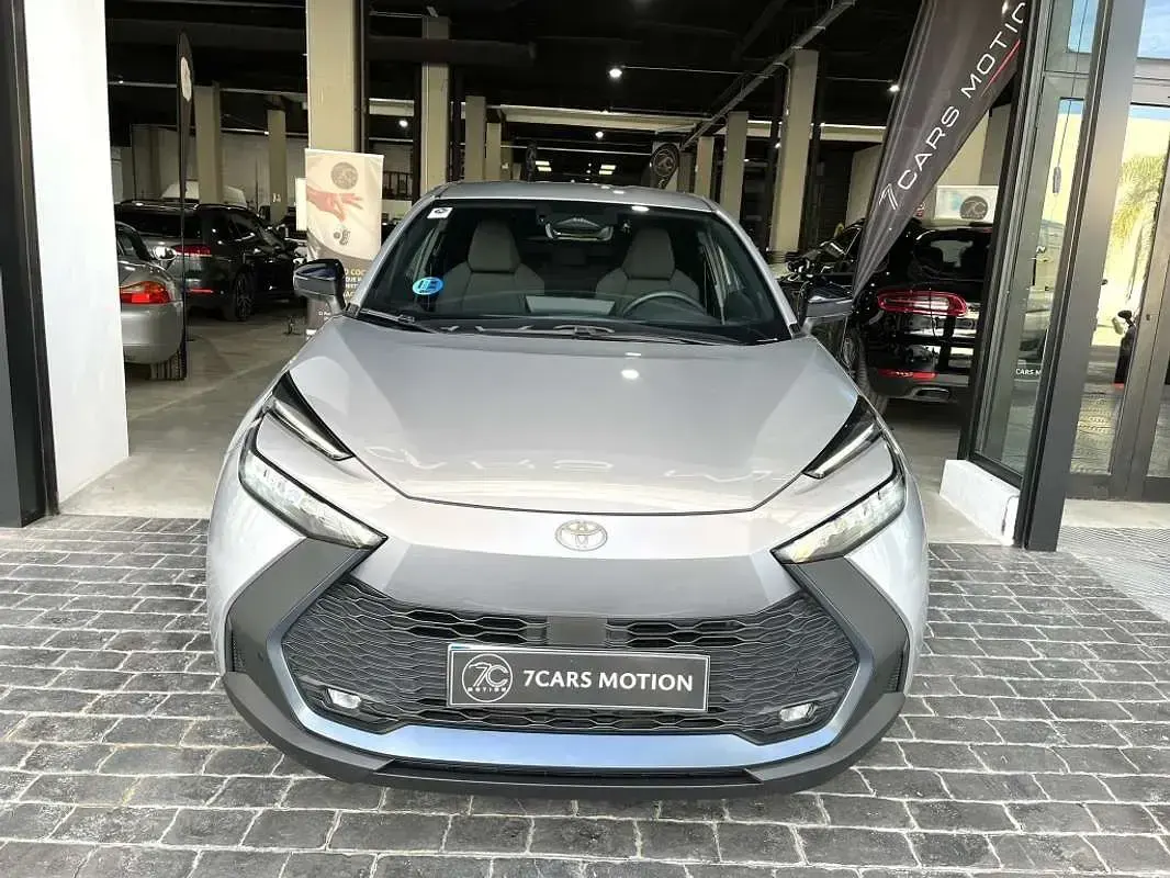 Usado Toyota C-HR Active 140 CV (102 kW) 2024 Gris SUV