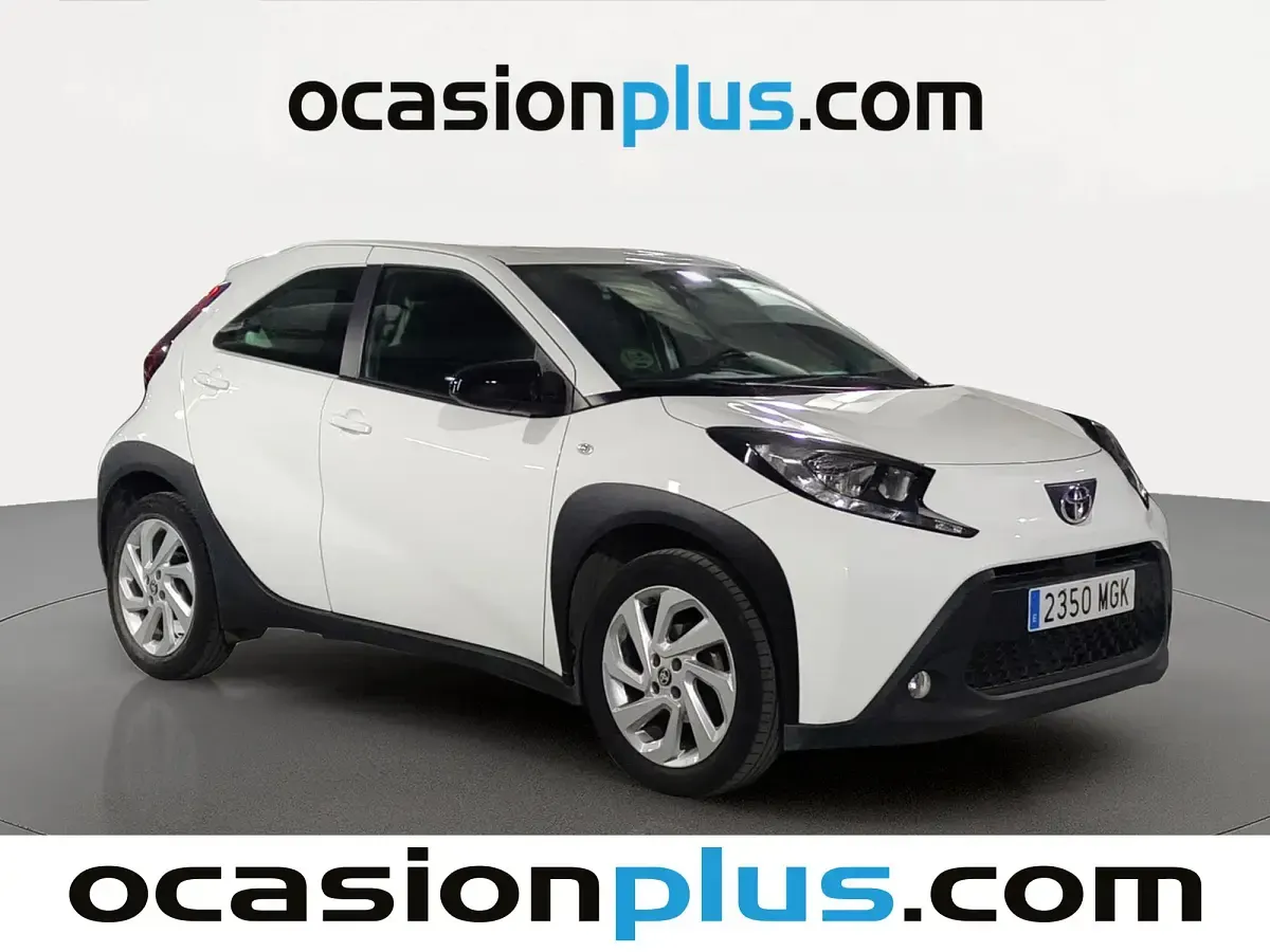 Usado Toyota Aygo X Play 72 CV (52 kW) 2023 Blanco SUV