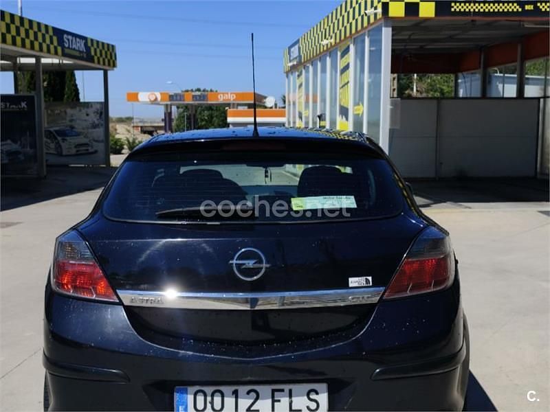 Usado Opel Astra GTC Sport 120 CV (88 kW) 2007 Negro Berlina