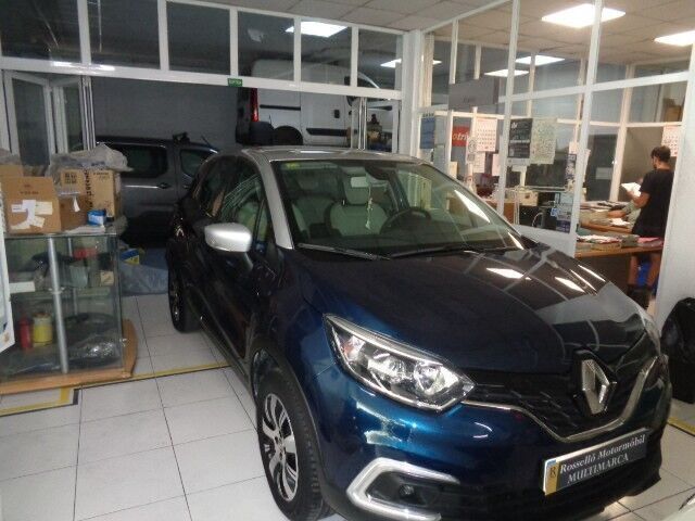 Usado Renault Captur Intens 90 CV (66 kW) 2017 Azul SUV