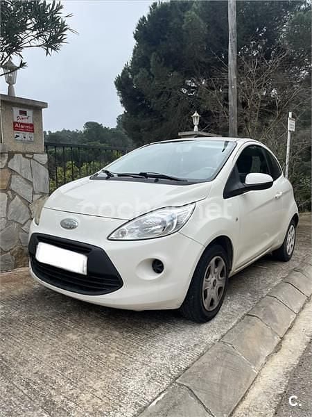 Usado Ford Ka Individual 69 CV (50 kW) 2010 Blanco Utilitario