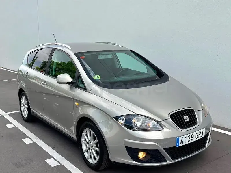 Usado Seat Altea XL Style 140 CV (102 kW) 2010 Beige Monovolumen