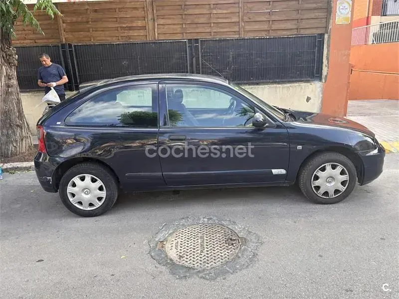 Usado Rover 25 103 CV (75 kW) 2005 Negro Utilitario