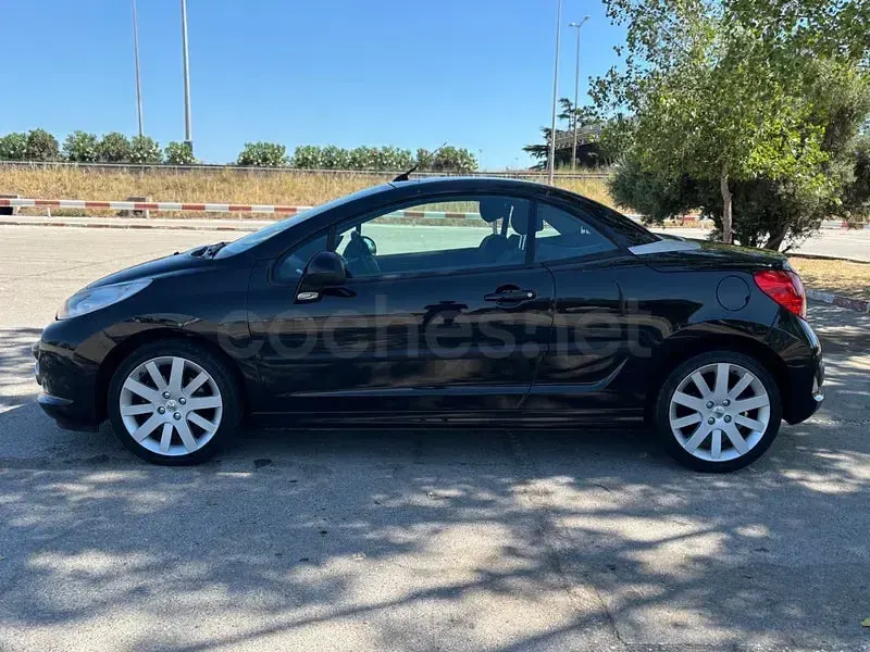 Usado Peugeot 207 CC Sport 110 CV (80 kW) 2007 Negro Descapotable