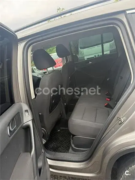 Usado VW Tiguan 140 CV (102 kW) 2010 Gris / plata SUV