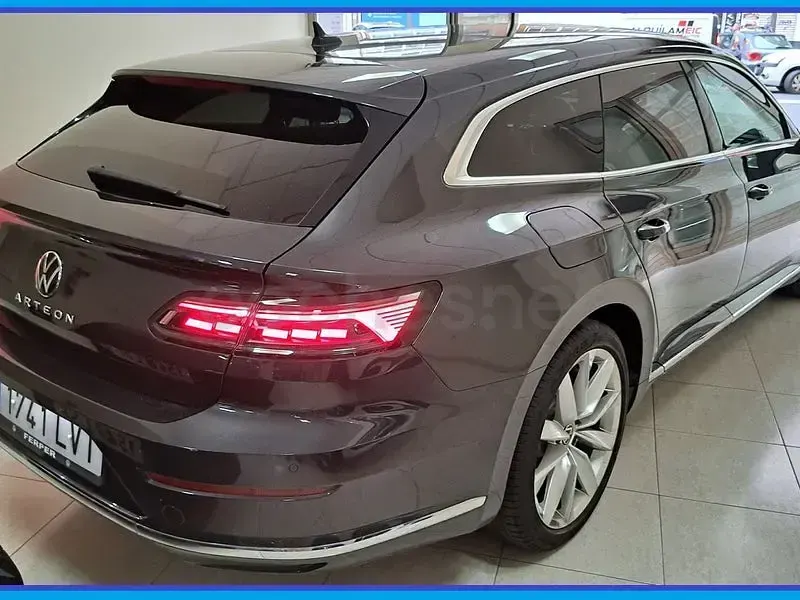 Usado VW Arteon 150 CV (110 kW) 2021 Gris / plata Familiar
