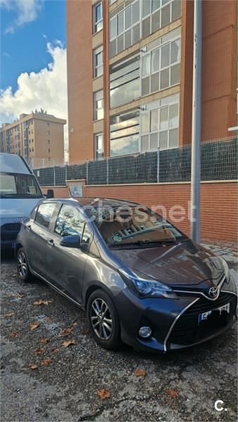 Käytetty Toyota Yaris Active 90 HP (66 kW) 2015 Harmaa Viistoperä
