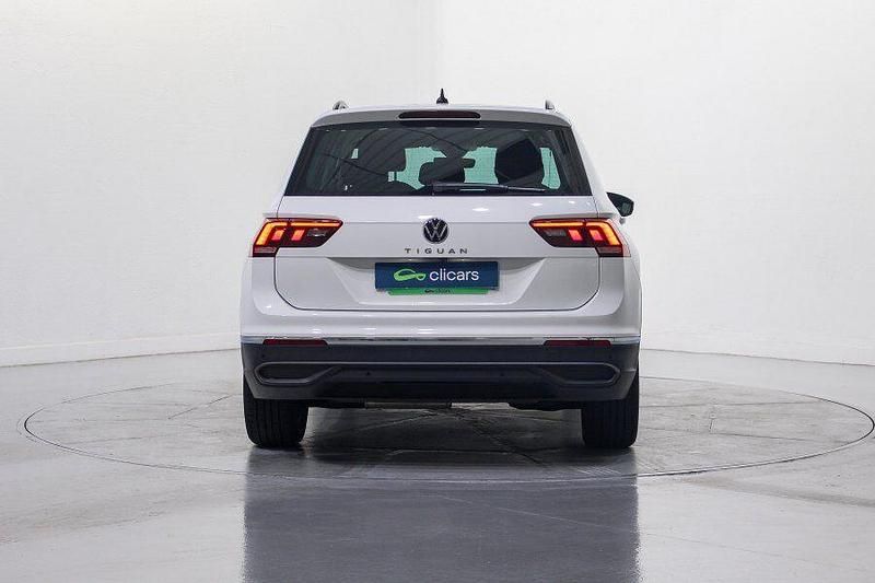 Usado VW Tiguan Life 123 CV (90 kW) 2022 Blanco SUV