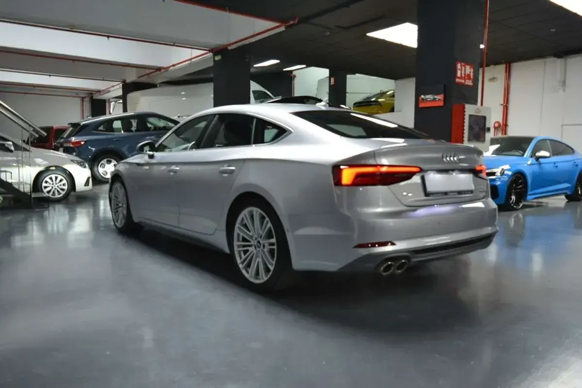 Usado Audi A5 Sportback Ambiente 218 CV (160 kW) 2018 Plateado Utilitario