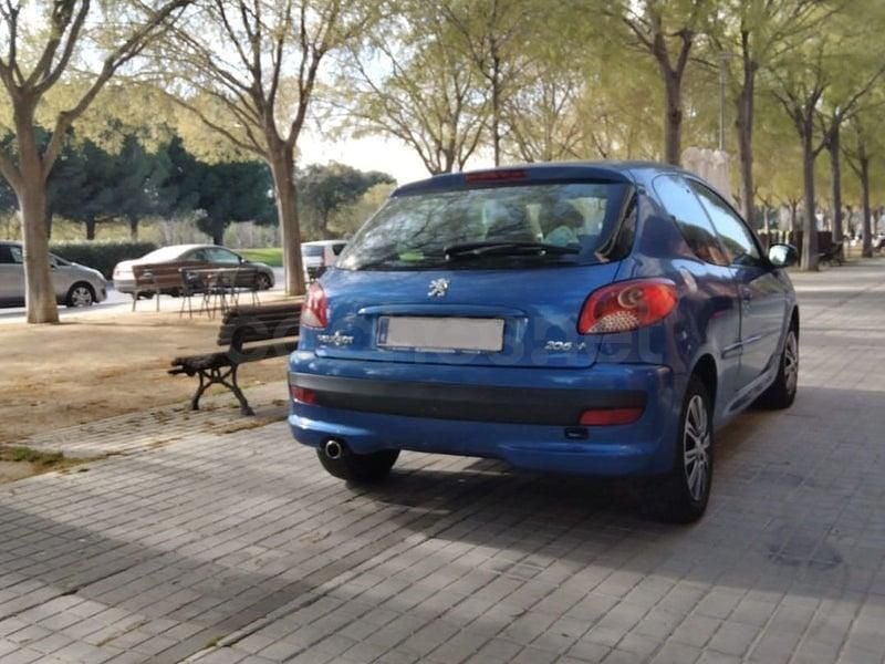 Usado Peugeot 206 75 CV (55 kW) 2012 Azul Berlina