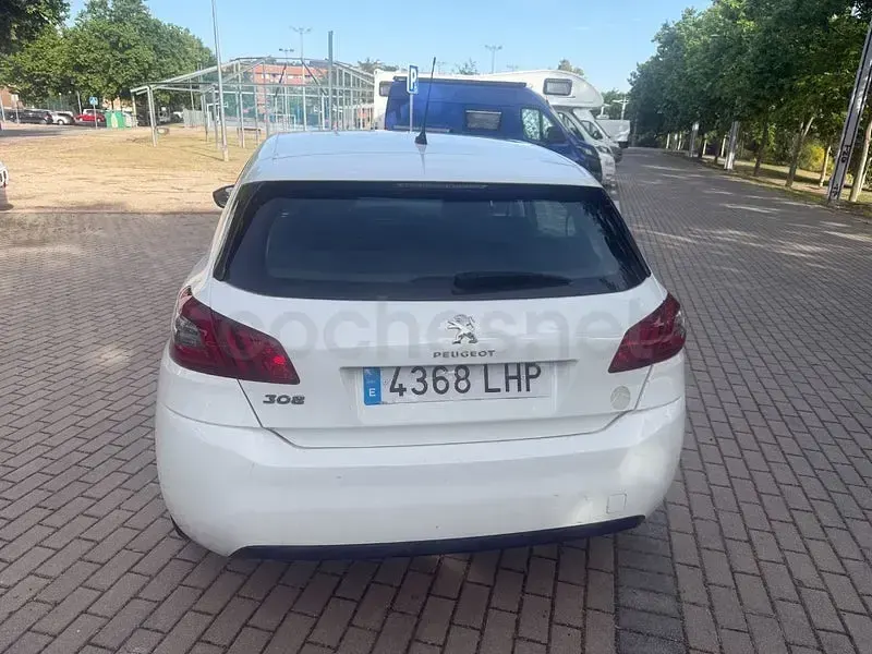 Usado Peugeot 308 Access 100 CV (73 kW) 2020 Blanco Berlina