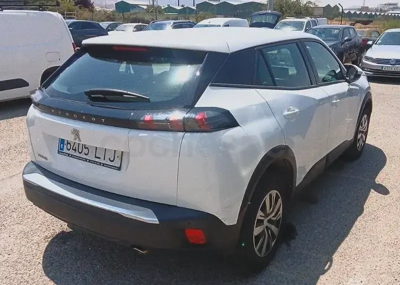 Usado Peugeot 2008 Active 110 CV (80 kW) 2021 Blanco SUV