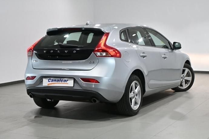 Usado Volvo V40 Kinetic 150 CV (110 kW) 2014 Plateado Utilitario