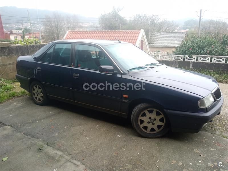 Usado Lancia Dedra 92 CV (67 kW) 1993 Violeta / lila Berlina