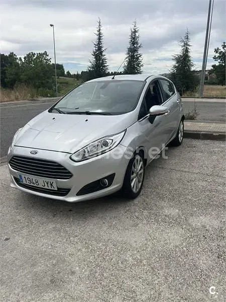Usado Ford Fiesta Titanium 95 CV (69 kW) 2017 Gris / plata Utilitario