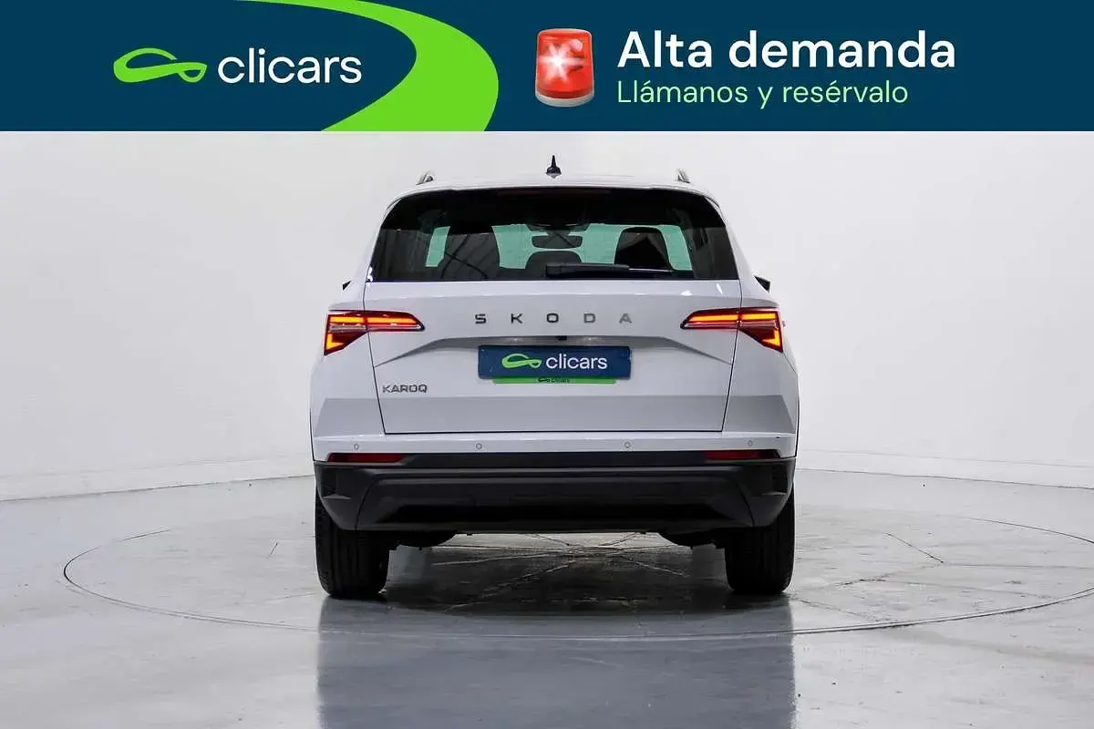 Usado Skoda Karoq Selection 116 CV (85 kW) 2025 Blanco SUV