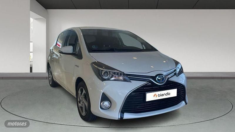 Usado Toyota Yaris Active 100 CV (73 kW) 2016 Blanco