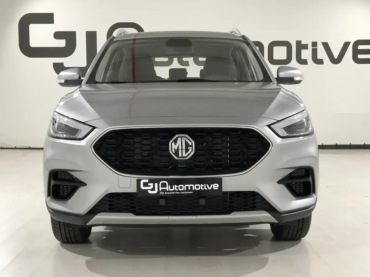 Käytetty MG ZS Comfort 106 HP (77 kW) 2023 Harmaa Sedan