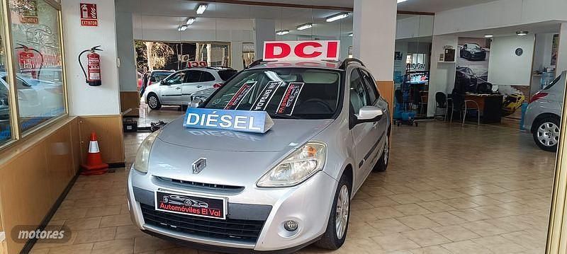 Usado Renault Clio GrandTour 89 CV (65 kW) 2011 Plateado Familiar