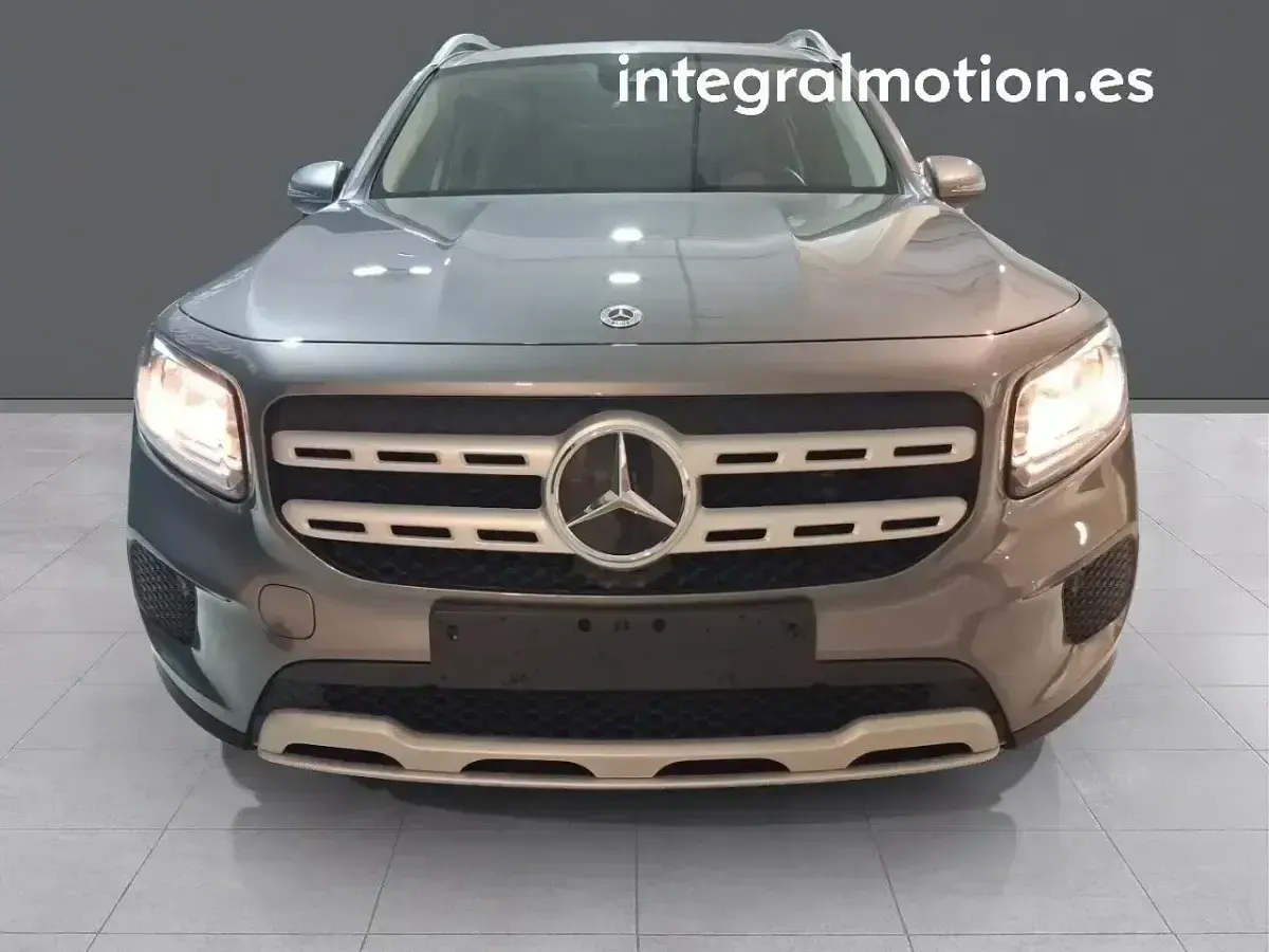 Usado Mercedes GLB180 Business 115 CV (84 kW) 2021 Gris SUV