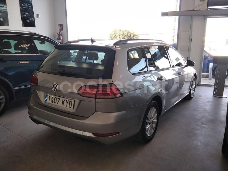 Gris / plata Usado 2019 VW Golf VII Edition Familiar | 13.875 € (Caro) - Imagen 1/4